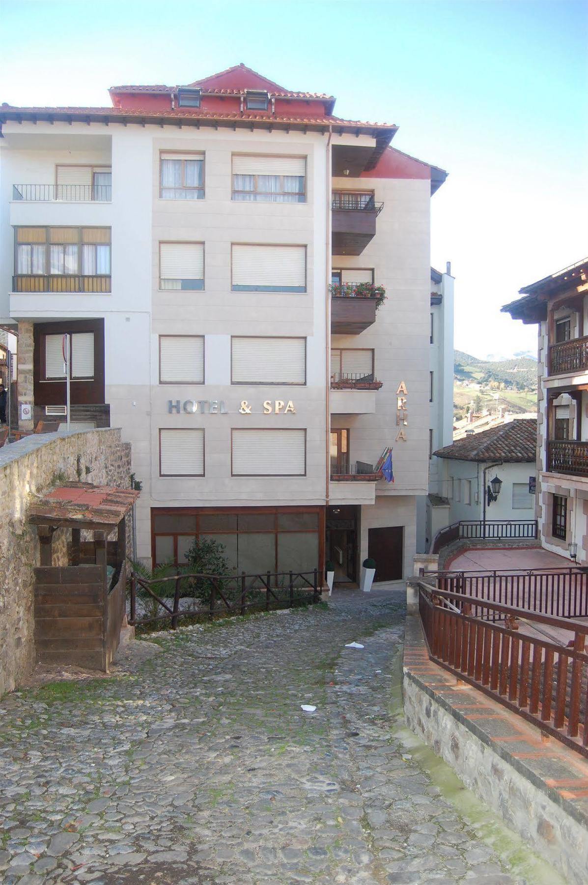 Hotel Arha Potes & Spa Экстерьер фото